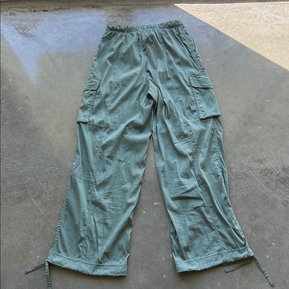 Lululemon Lightweight Adjustable Mid-Rise Cargo Pant - Picture 9 of 10